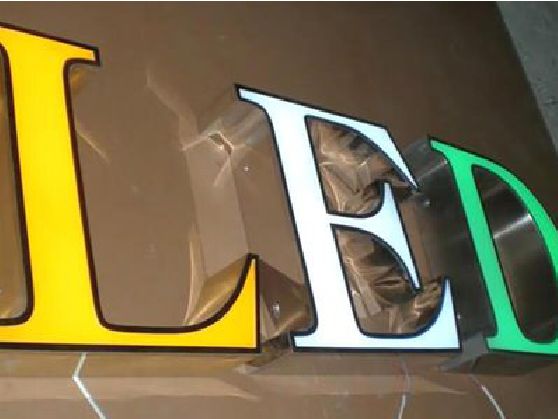 清涧介绍LED招牌的基础知识。